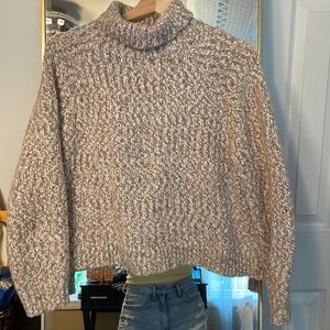 Women’s XS chunky cropped woven sweater. Neutral with hints of pink 💕